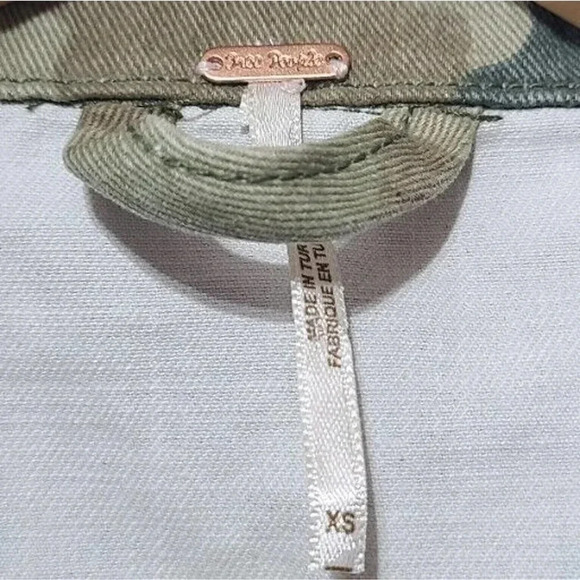 Free People Camouflage Denim Jean Jacket Women’s XS Green Brown Cropped Boxy New - Picture 3 of 5